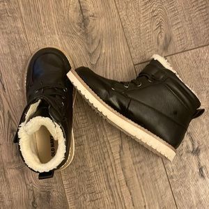 Sherpa lined boys size 10 black boots